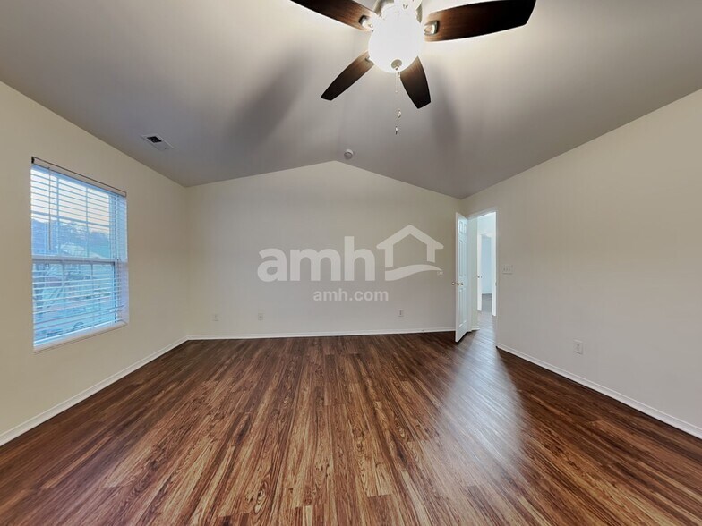 Building Photo - 8443 Redding Glen Ave