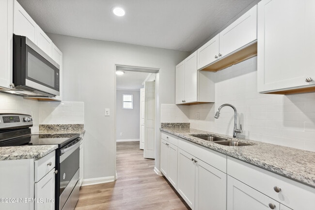 Building Photo - 3526 Formosa Dr