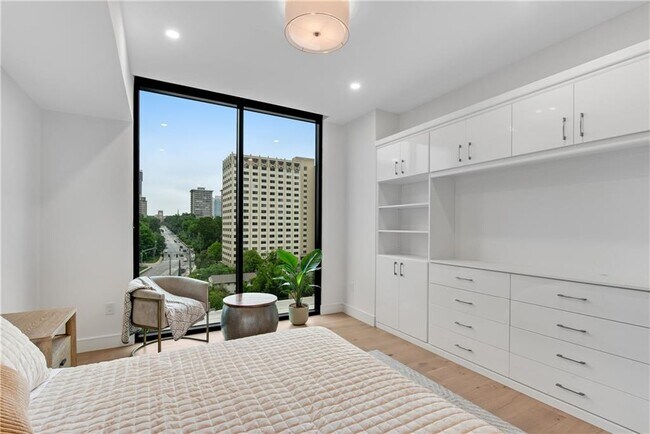 Building Photo - 2425 Peachtree Rd