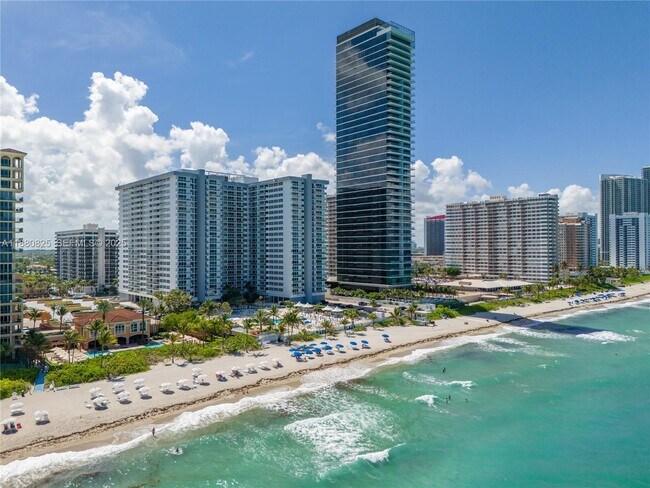 Building Photo - 2030 S Ocean Dr