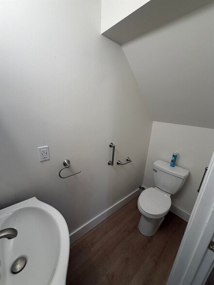 Building Photo - 27 Flint Pond Dr