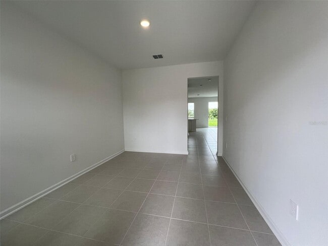 Building Photo - 3066 Chantilly Dr