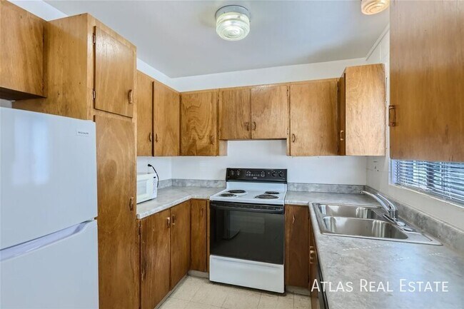 Building Photo - 708 E Alpert Ct