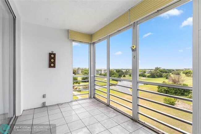 Building Photo - 2671 S Course Dr