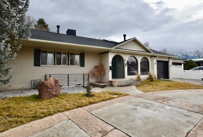 Building Photo - Great Three Bedroom Home in Cottonwood Heights!!!