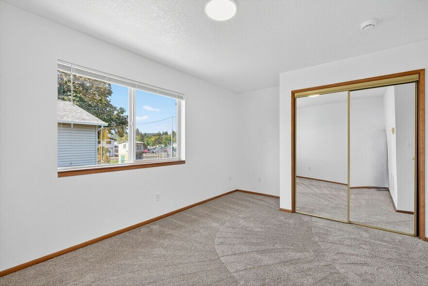 Building Photo - 470-470 W Gloucester St