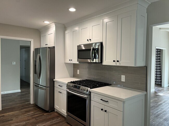 Building Photo - 1311 Spruce Dr