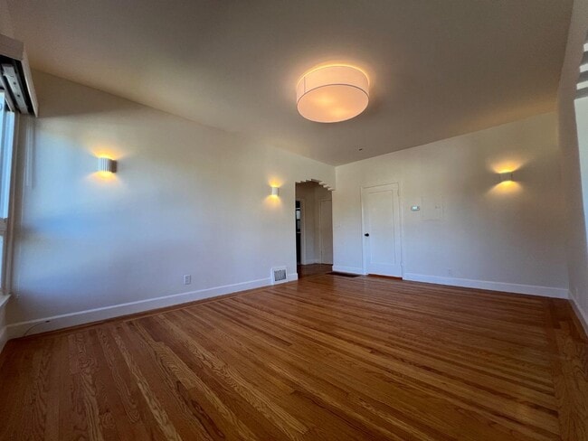 Building Photo - 1217 Capuchino Ave