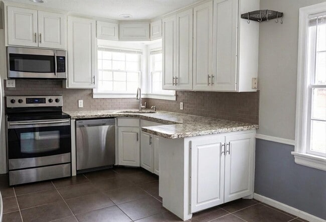 Building Photo - 2611 Tangley St