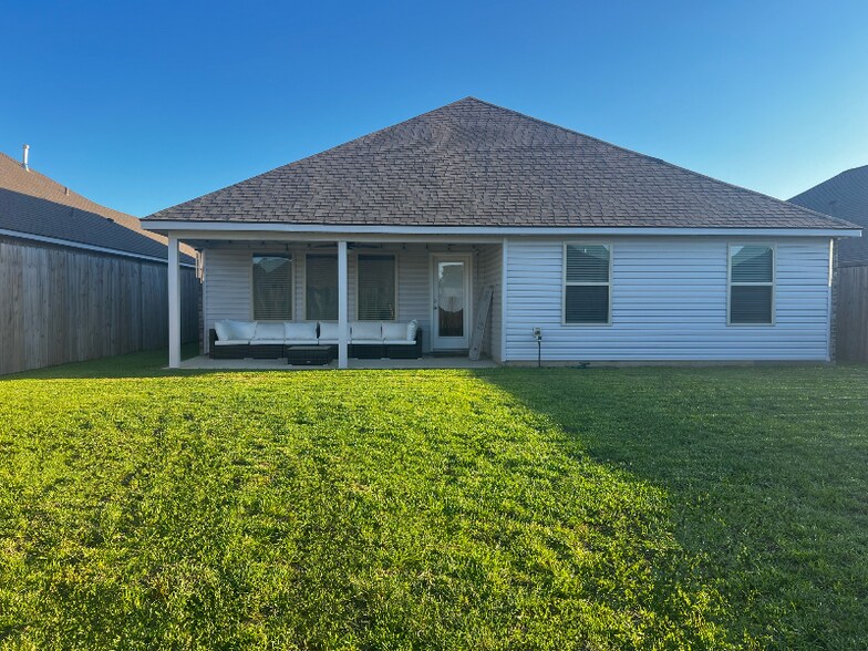 Building Photo - 713 Correns Ln