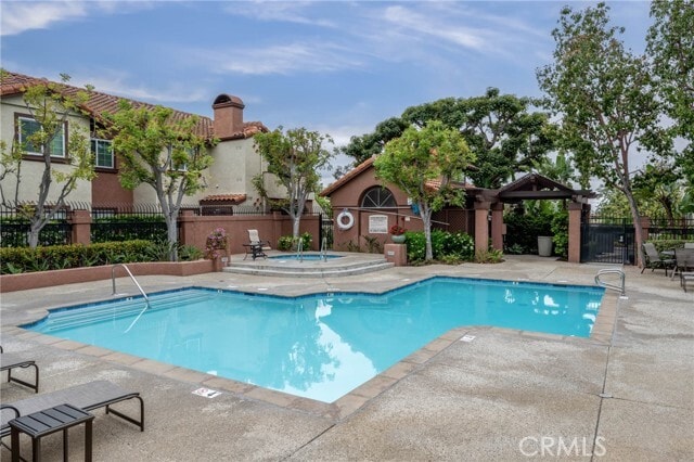 Building Photo - 68 Flor De Sol