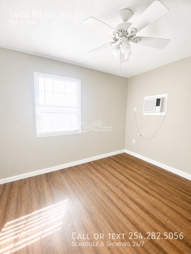 Building Photo - 1406 Meadows Dr