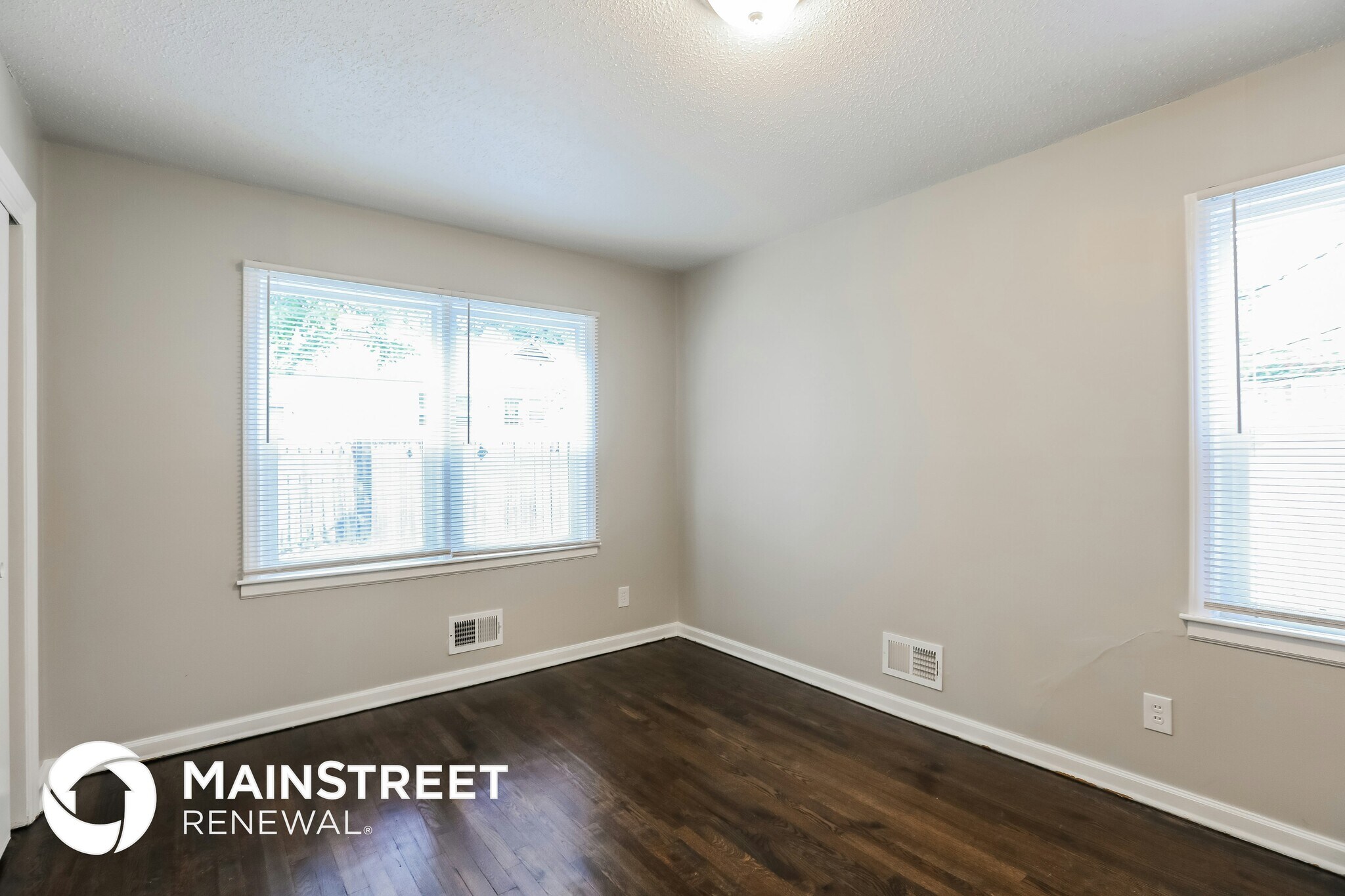 Building Photo - 9505 Newton Ave