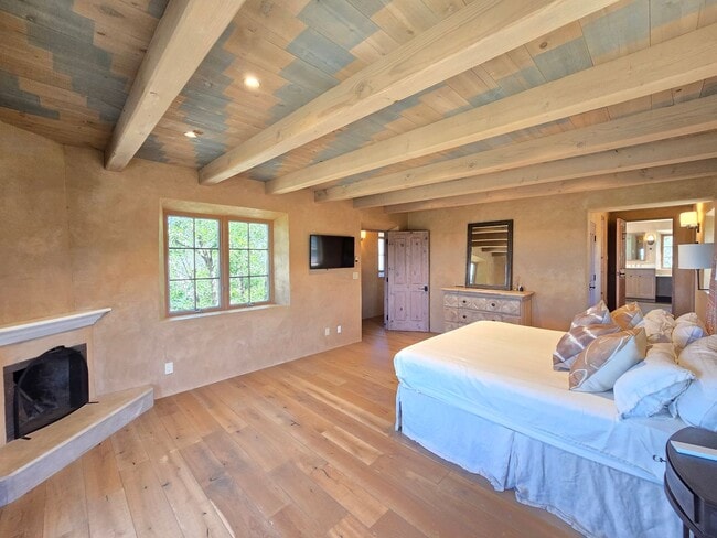 Building Photo - 3876 Old Santa Fe Trail