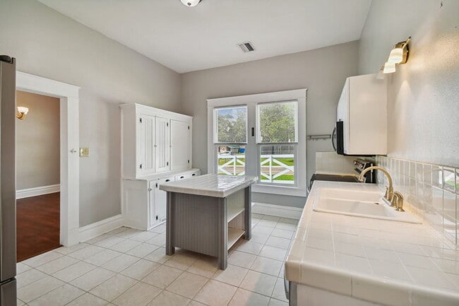 Building Photo - Beautifully restored 4 bedroom home with f...