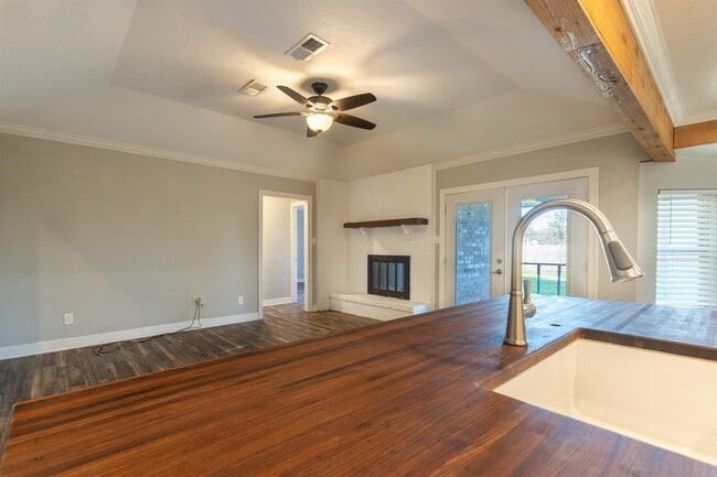 Building Photo - 6720 Lancaster Dr