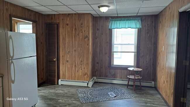 Building Photo - 288 Main St