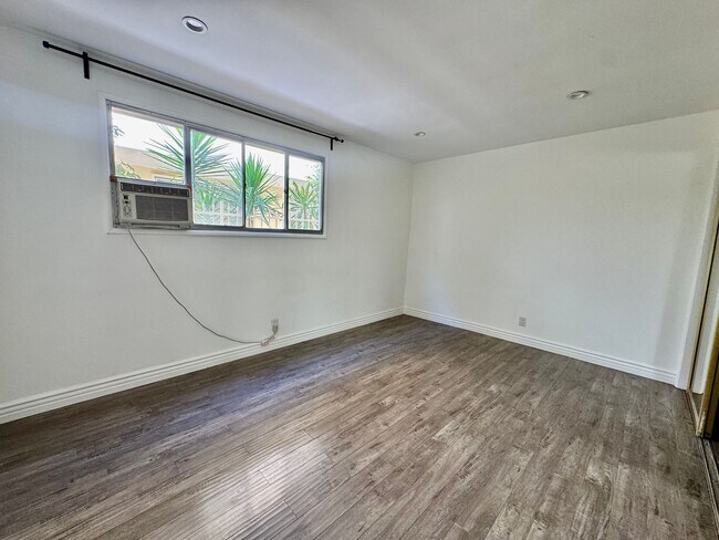 Building Photo - 337 Rexford Dr