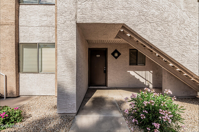 Primary Photo - 1065 W 1st St