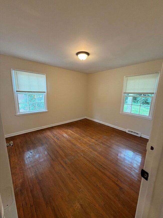 Building Photo - T.R. Lawing Realty Property