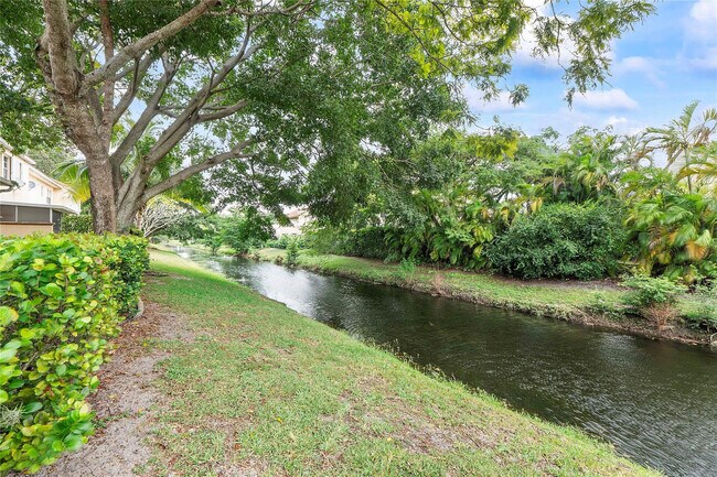 Building Photo - 9664 Royal Palm Blvd