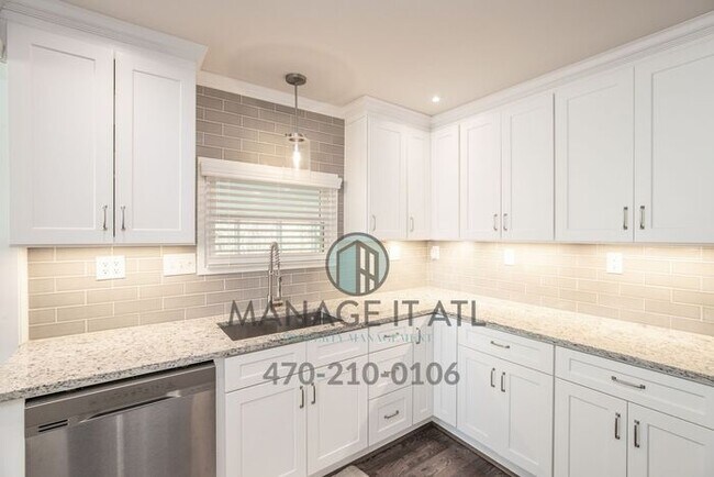 Building Photo - FULLY RENOVATED 2 Bedroom House close to I...