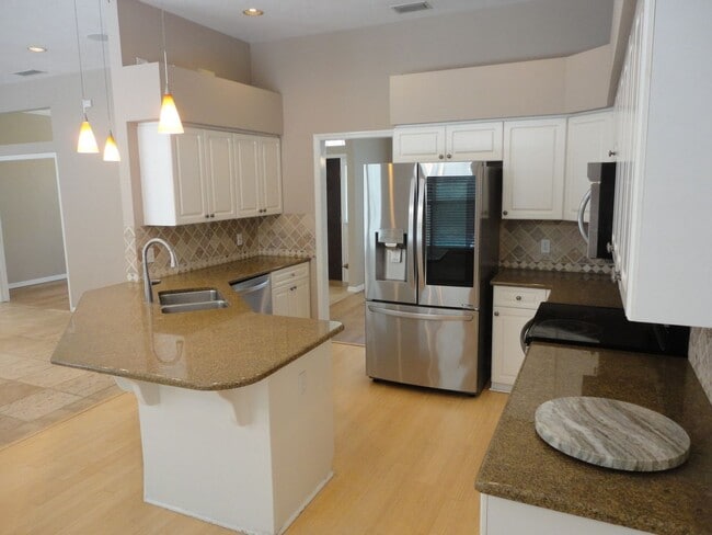 Building Photo - Beautiful 3 BR/2.5 BA in Park Avenue Subdivision