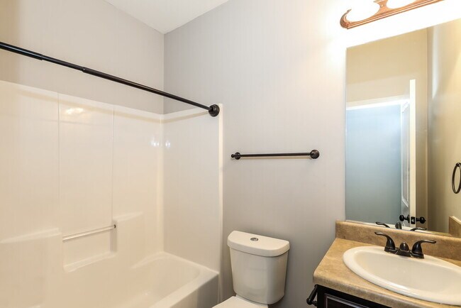 Building Photo - 2664 Calvary Dr