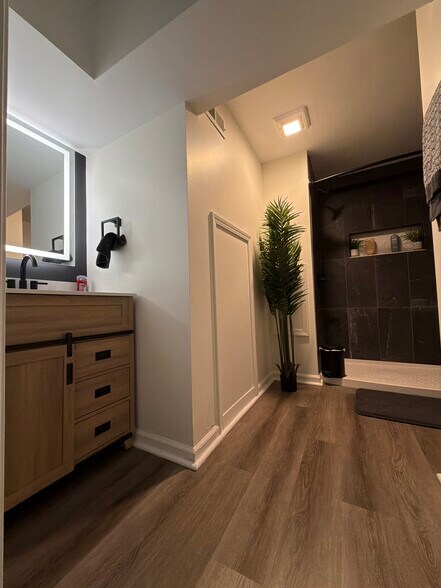 Building Photo - 1305 Ashbourne Dr