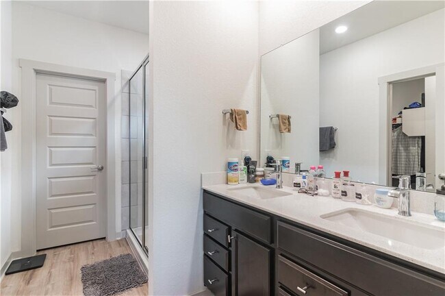 Building Photo - 2017 Daleside Ln