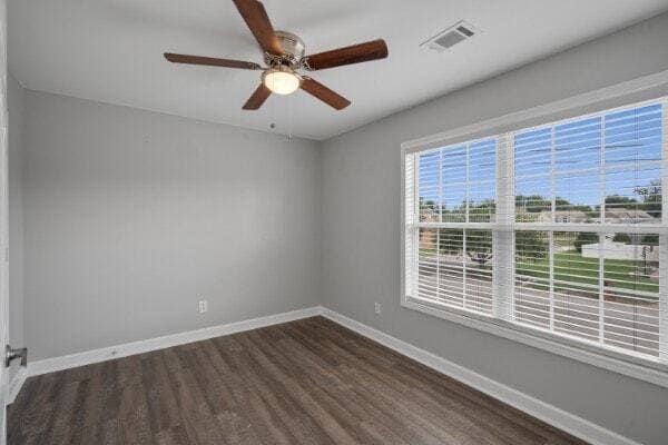 Building Photo - 302 12 Oaks Ln
