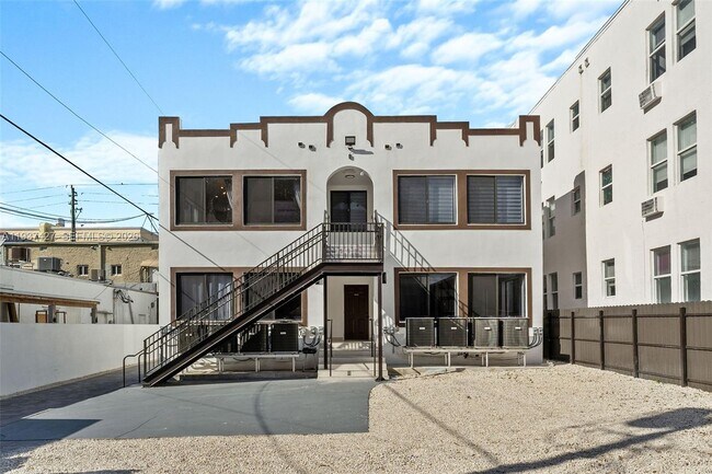 Building Photo - 1144 SW 4th St