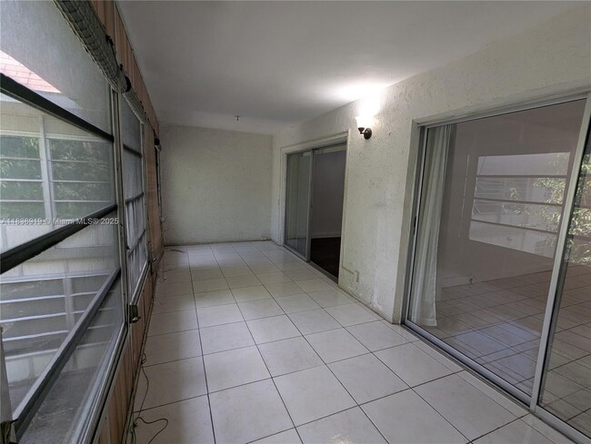 Building Photo - 609 S State Rd 7
