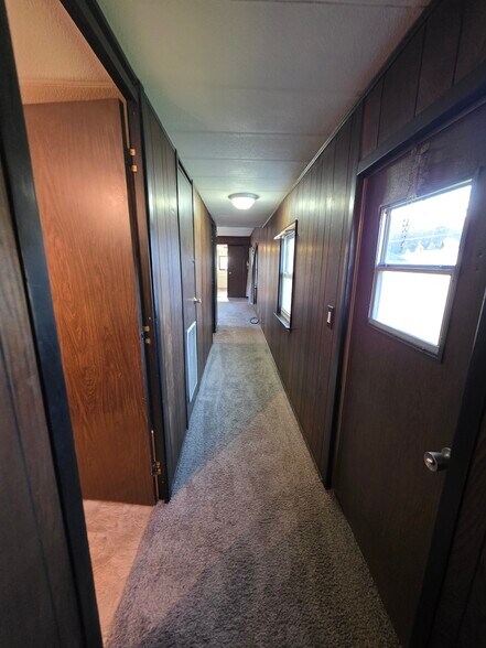 Building Photo - 1100 Pines Rd