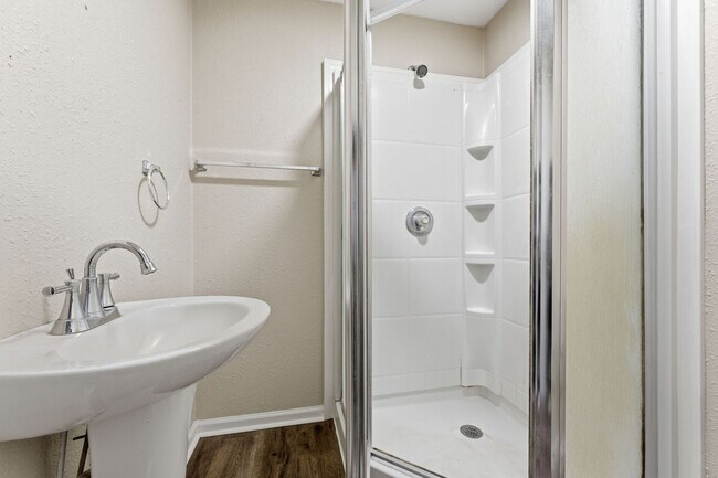 Building Photo - $1,800 - 3 Bedroom 3 Bathroom Unfurnished Home Just Outside Franklin