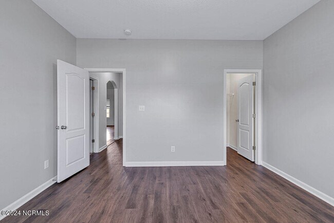 Building Photo - 402 Derrick Dr