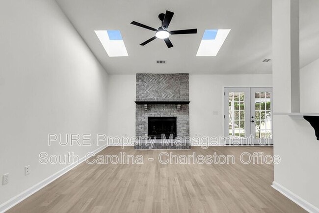 Building Photo - 9870 Levenshall Dr