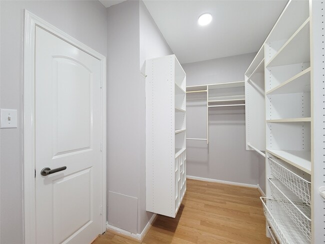 Building Photo - 9410 Barretts Glen Ct