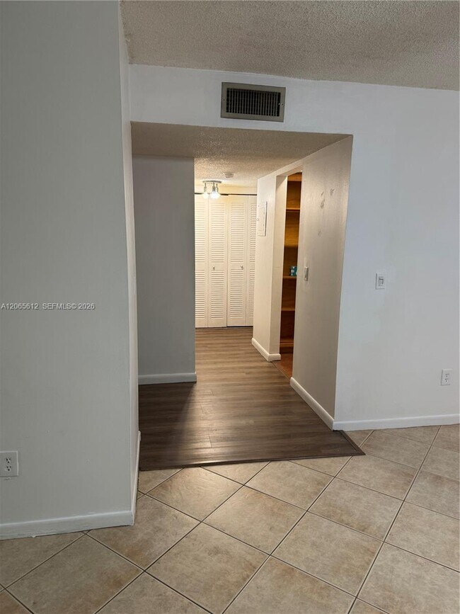 Building Photo - 10762 La Placida Dr