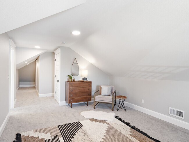 Building Photo - Gorgeous, updated 3-bdr Vernon bungalow w/...