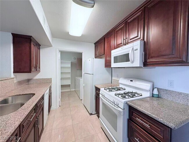 Building Photo - 7885 W Flamingo Rd