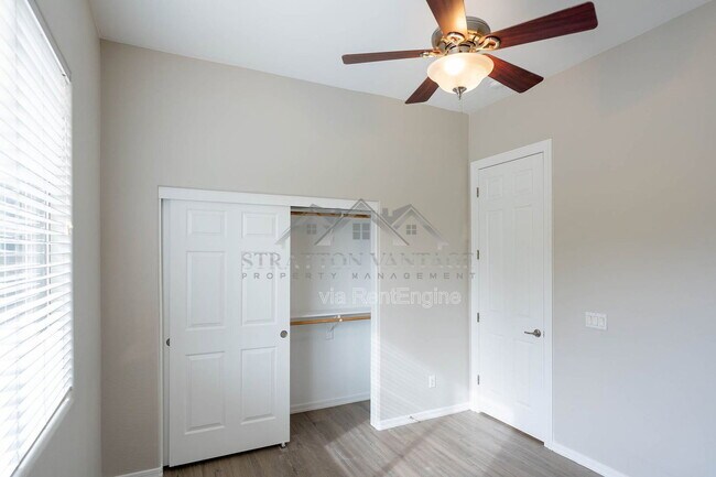 Building Photo - 2425 E Redwood Ct