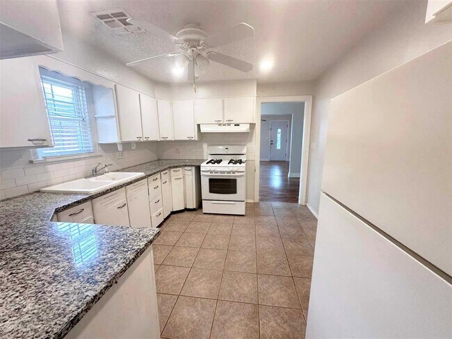 Building Photo - 4605 N Hammond Ave