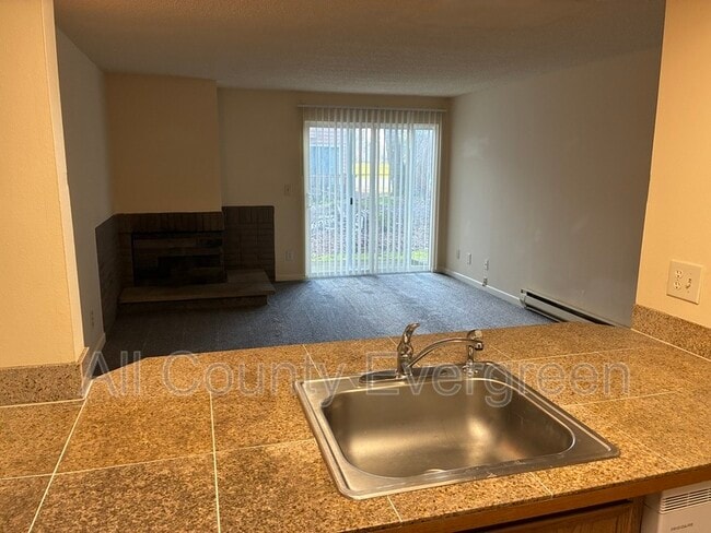 Building Photo - 987 26th Pl NE