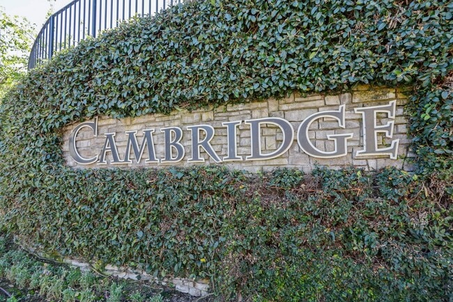 Building Photo - 3 Bed / 2.5 Bath beautiful end unit townhome with tons of upgrades. YouTube Tour!!