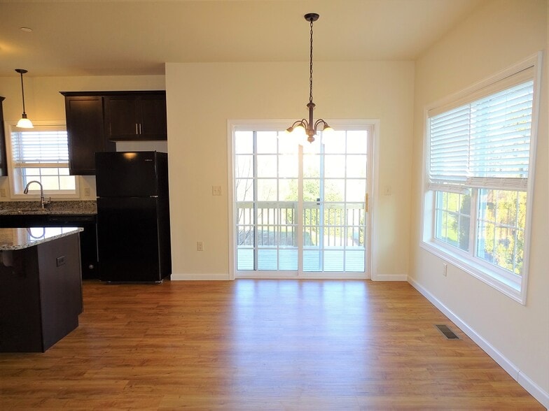 Building Photo - 345 Cedar Holw