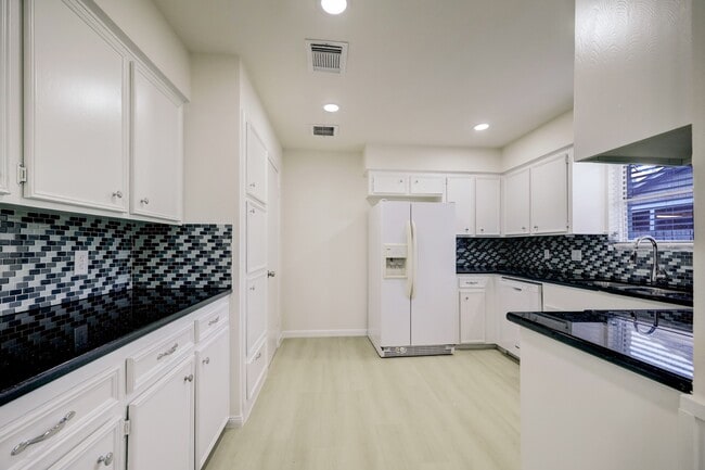 Building Photo - 5506 Bent Bough Ln