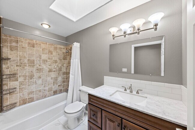 Building Photo - 655 Kane Ct