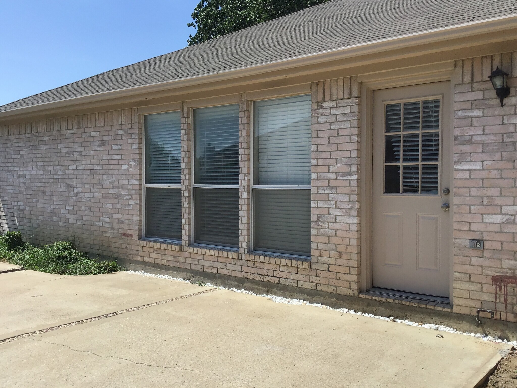Building Photo - 1325 Misty Meadow Dr