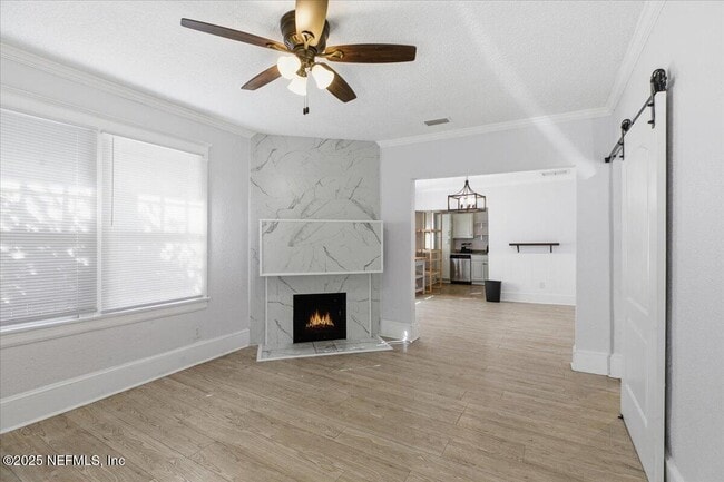 Building Photo - 533 W 18th St